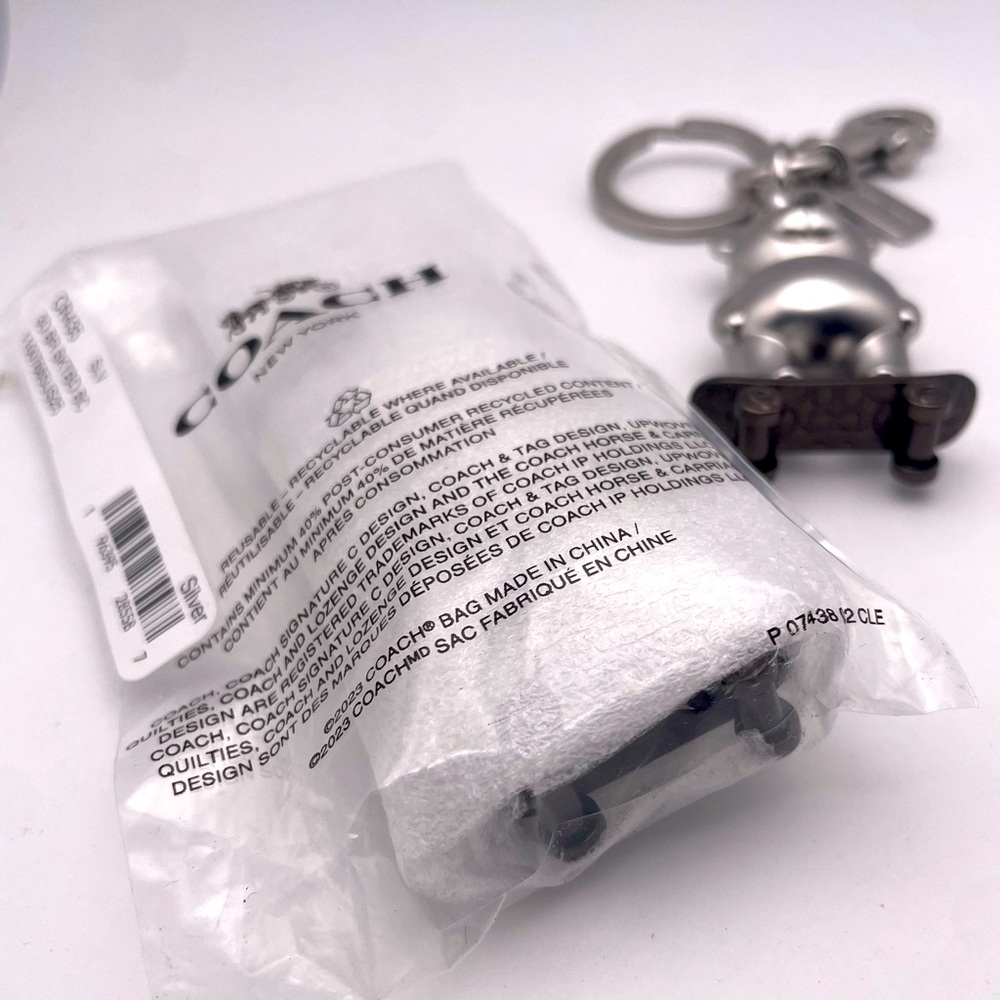✨LAST 1!✨ COACH | Limited Edition | Skateboarding Bear Bag Charm (Brand New!) 💘 - Picture 10 of 14